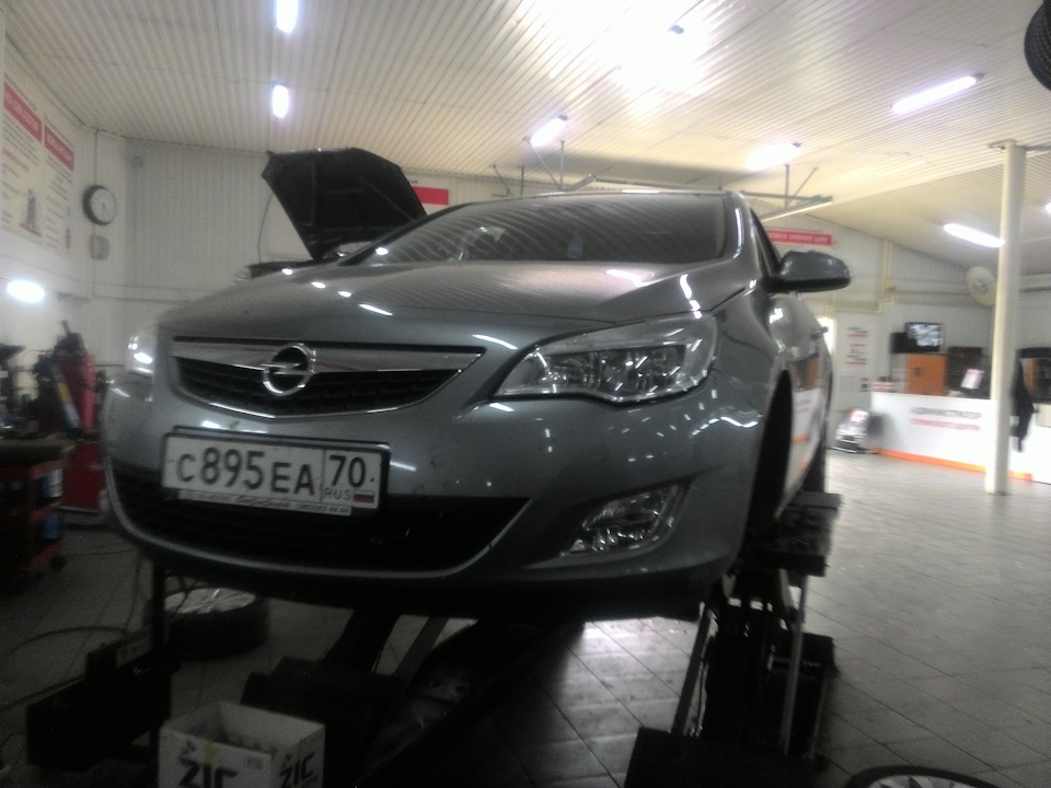 Замена передних колодок Опель Астра j — Opel Astra J, 1,4 л, 2011 года ...