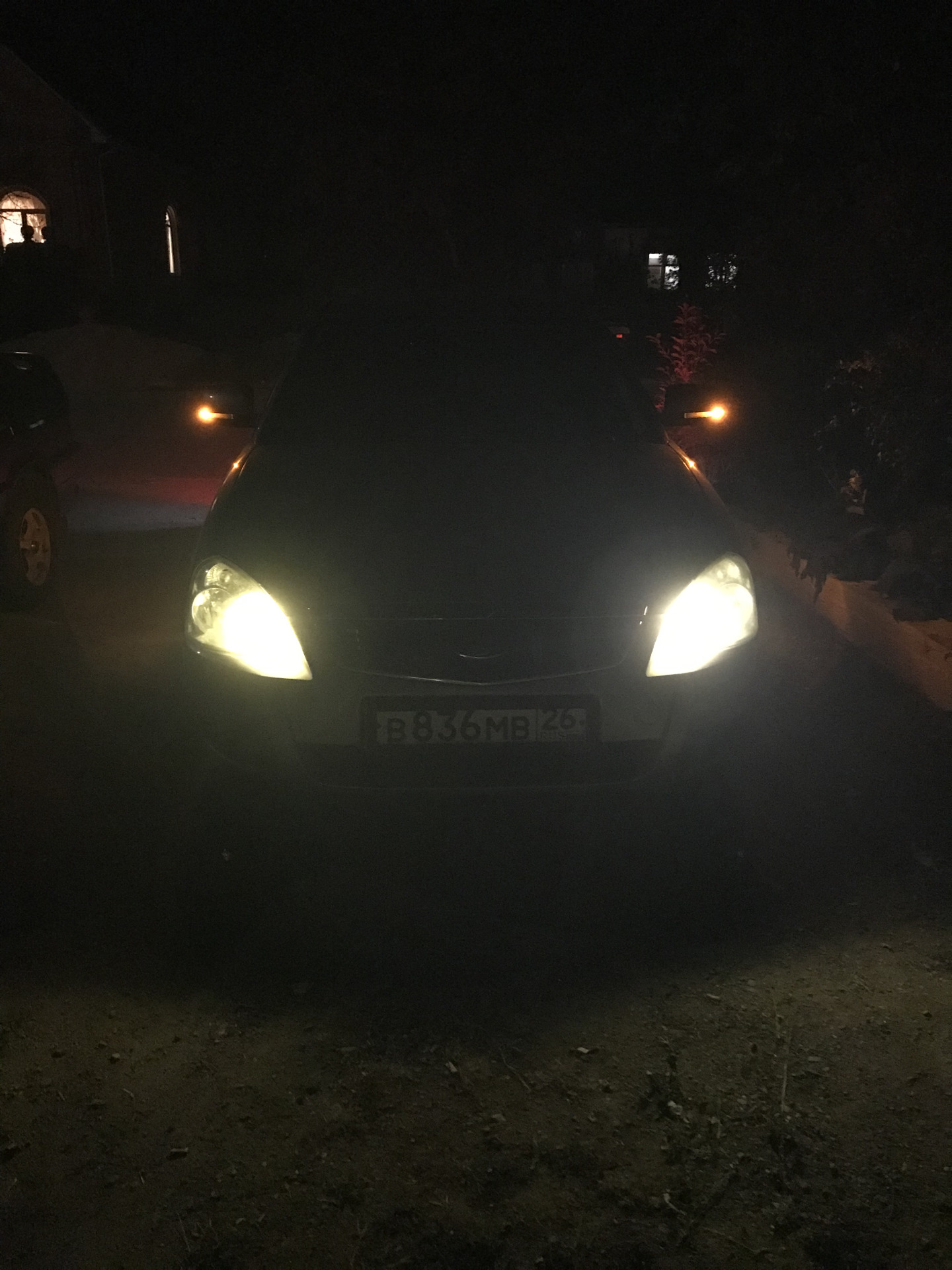 Желтые лампочки в габариты — Lada Приора седан, 1,6 л, 2007 года ...