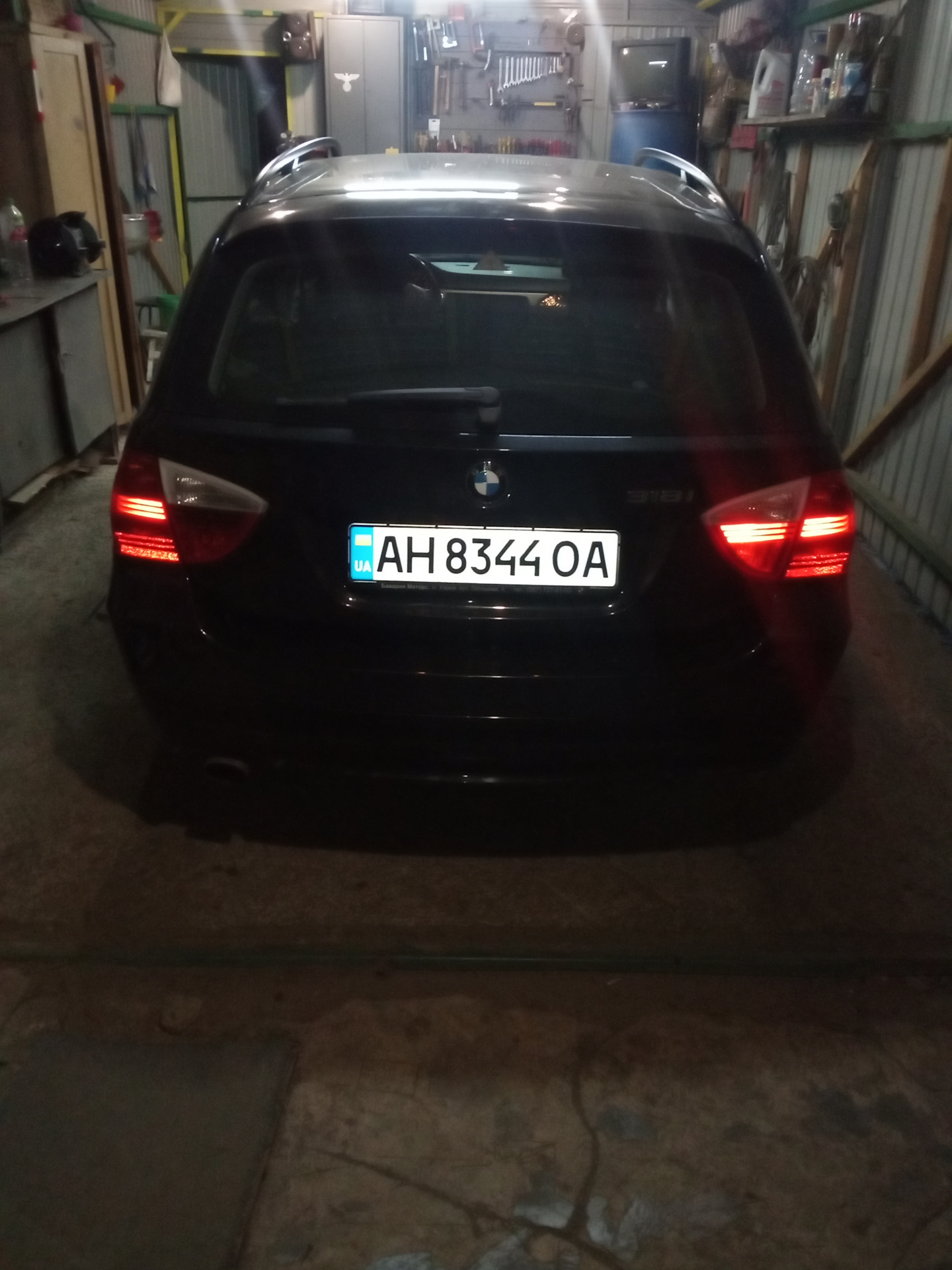 Сигнал бмв е90. Задние габарит БМВ 2023. Задние габариты БМВ. Задний габаритный огонь БМВ х3. Крышка габаритов БМВ е90.