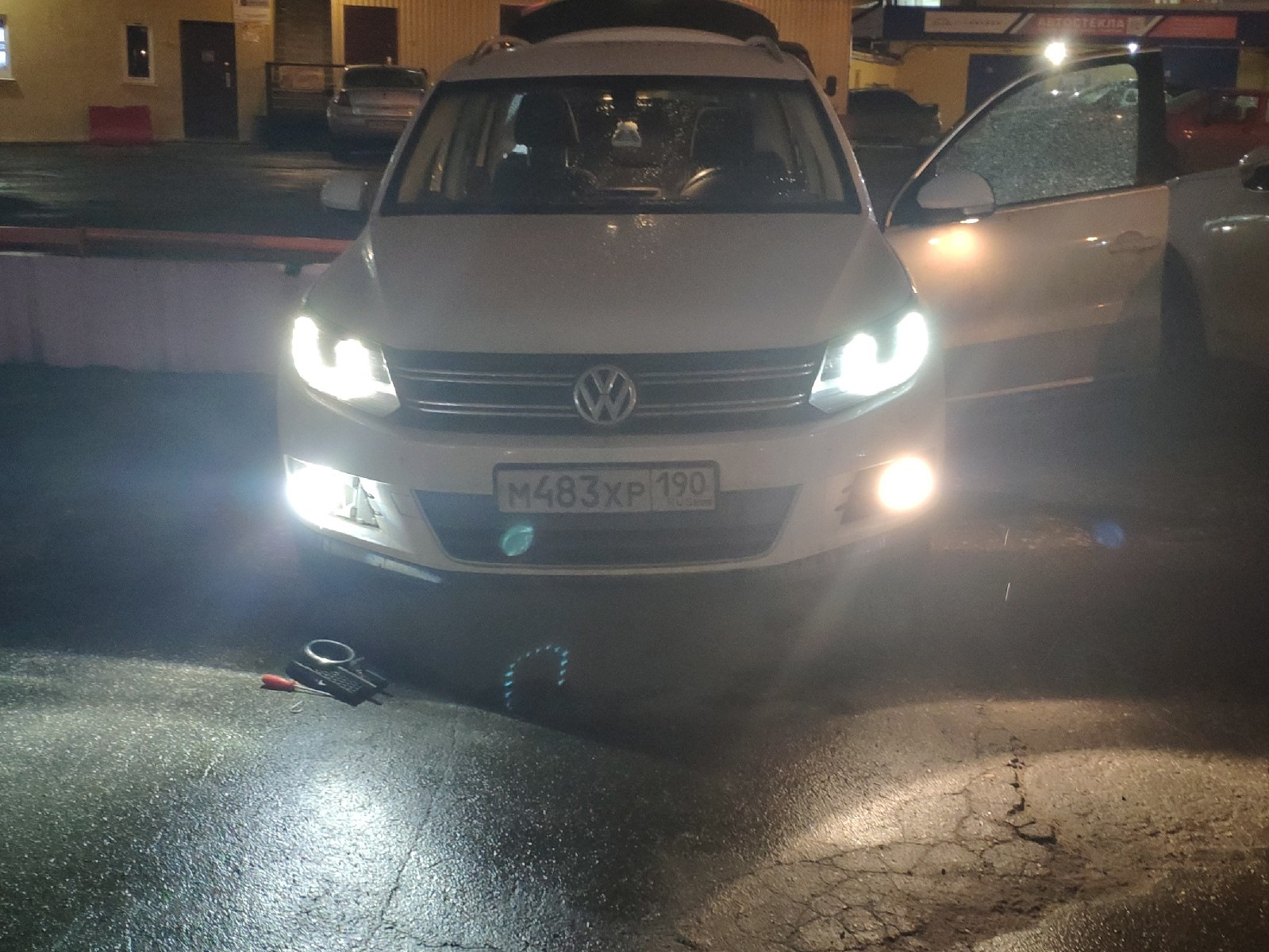 Тигуан освещение. Тигуан 2010 светодиодные ПТФ. Лед туманки Тигуан 1. Led 9006 VW Tiguan.