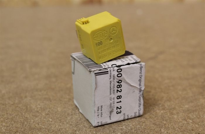 Фото в бортжурнале Renault Duster (1G). Запчасти на фото: A0009828123