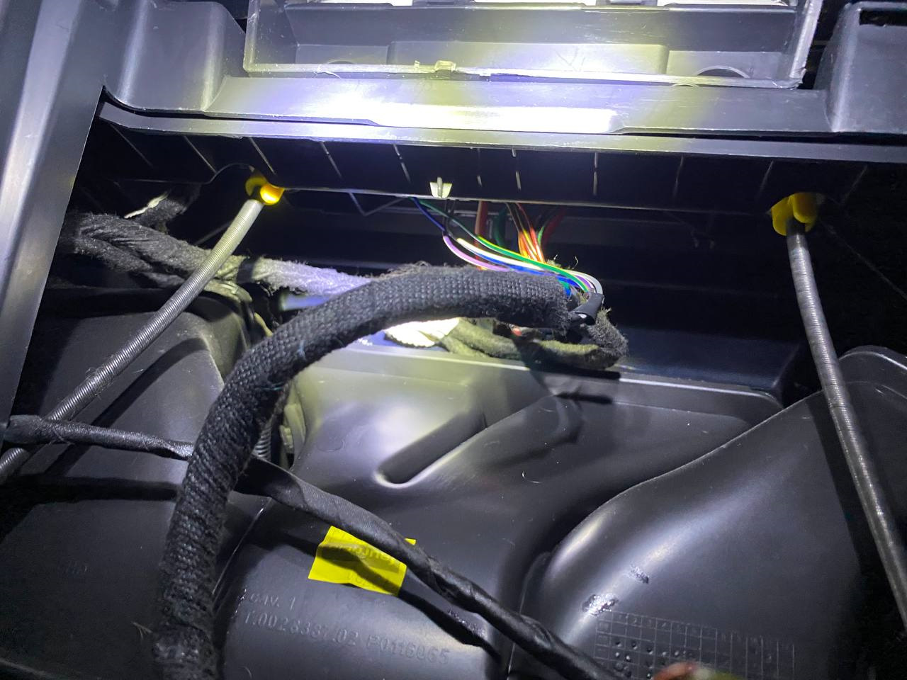 Установка (замена) тросиков печки без скидывания торпеды. — Skoda Fabia ...