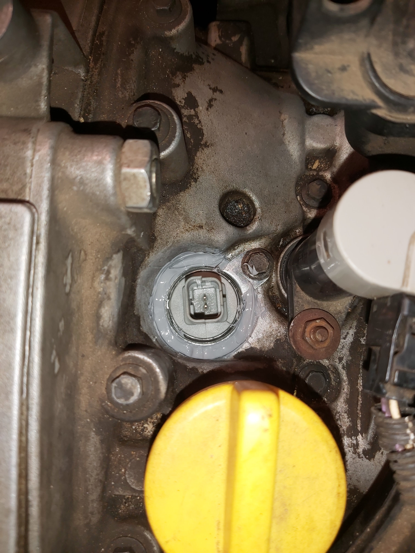 Замена клапана фазорегулятора — Renault Megane II, 1,6 л, 2007 года ...