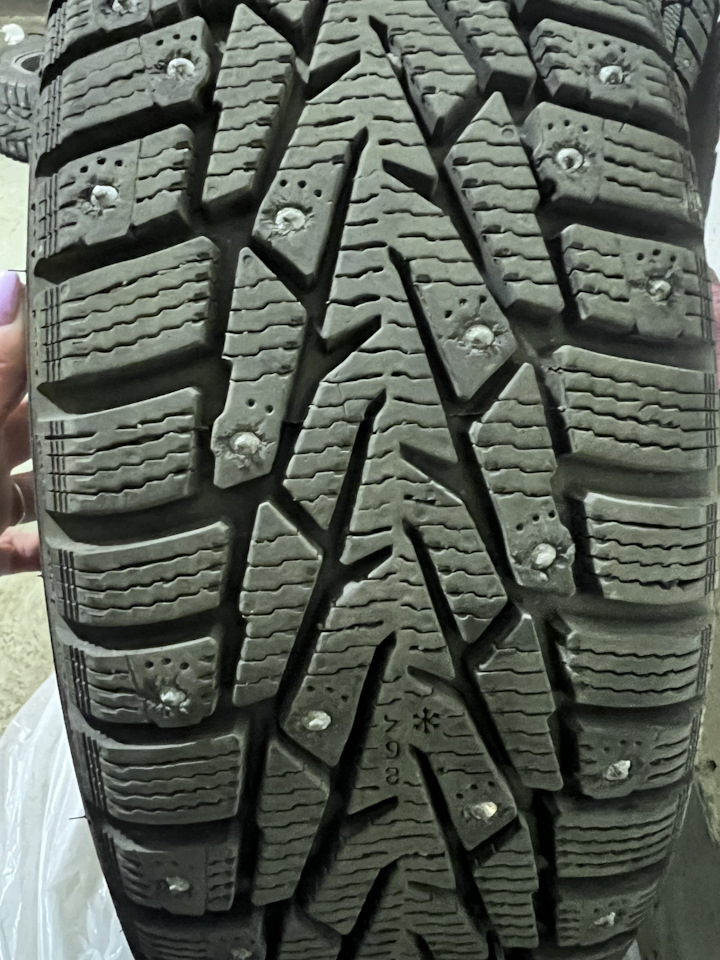 Шины зимние шипованные Nokian 195/65 R15, литые диски Ford 6Jx15 5x112 ...