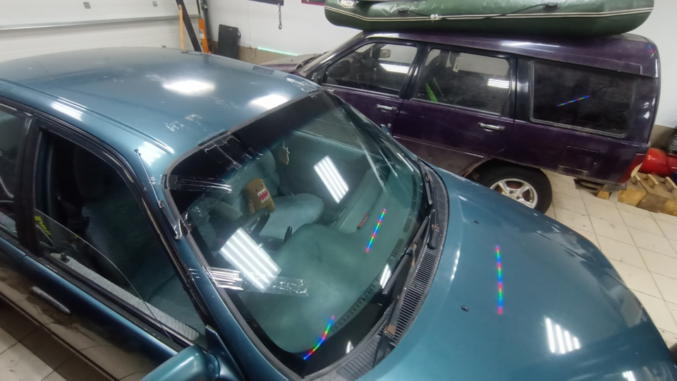 Первый низкий выезд. Замена лобового стекла. — Toyota Corsa (4G), 1,5 л ...