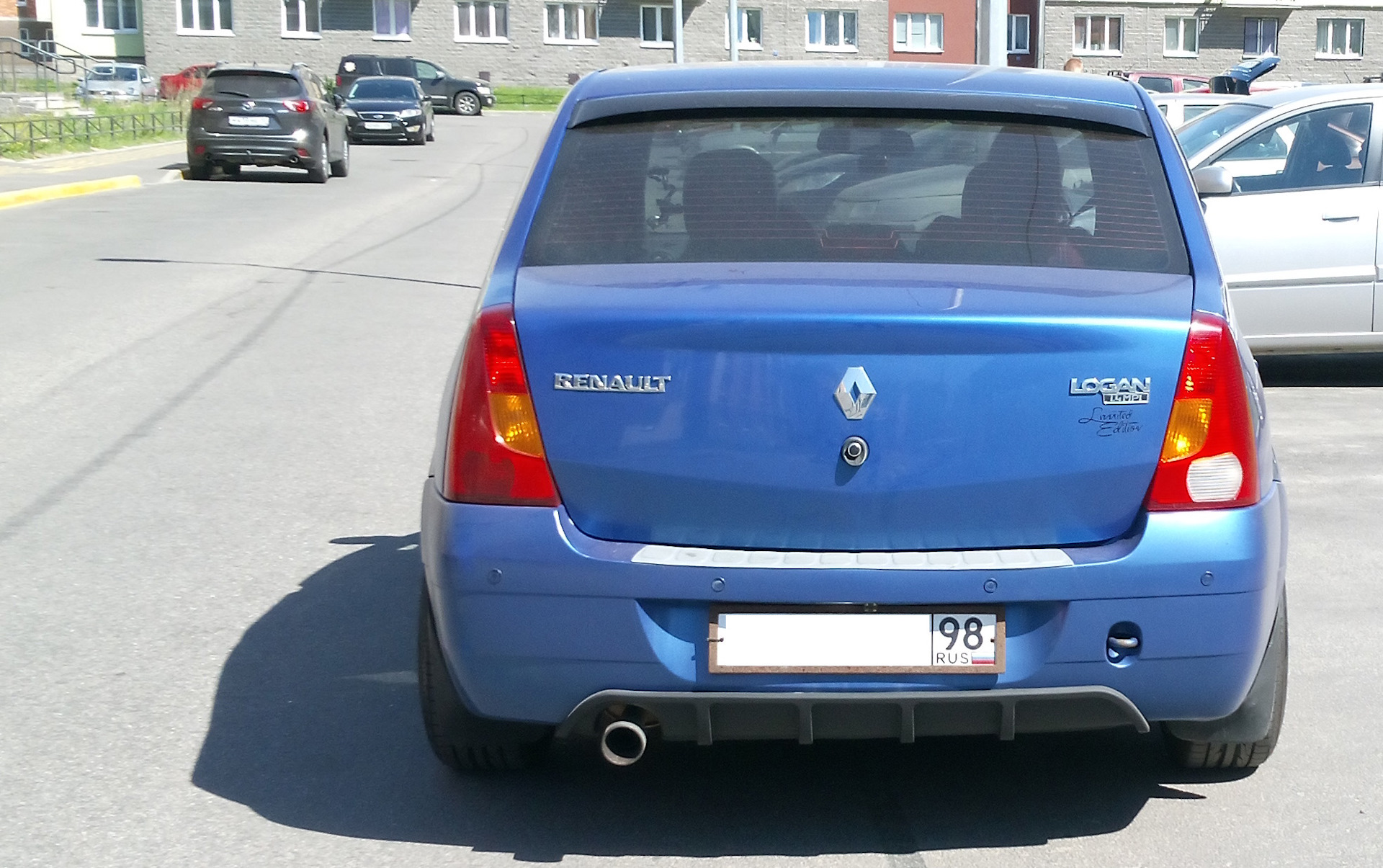 Рено логан вид сзади фото New Look. Полная переделка кормы - Renault Logan (1G), 1,4 л, 2008 года кузовной