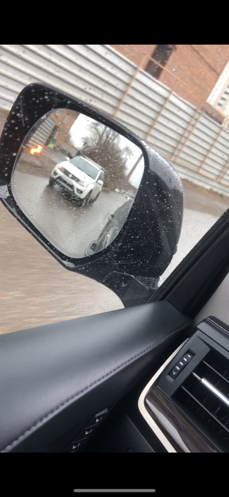 BSM Lexus 570: что это означает