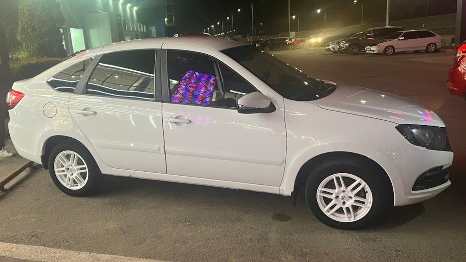 Lada Гранта Лифтбек АТ пломбир