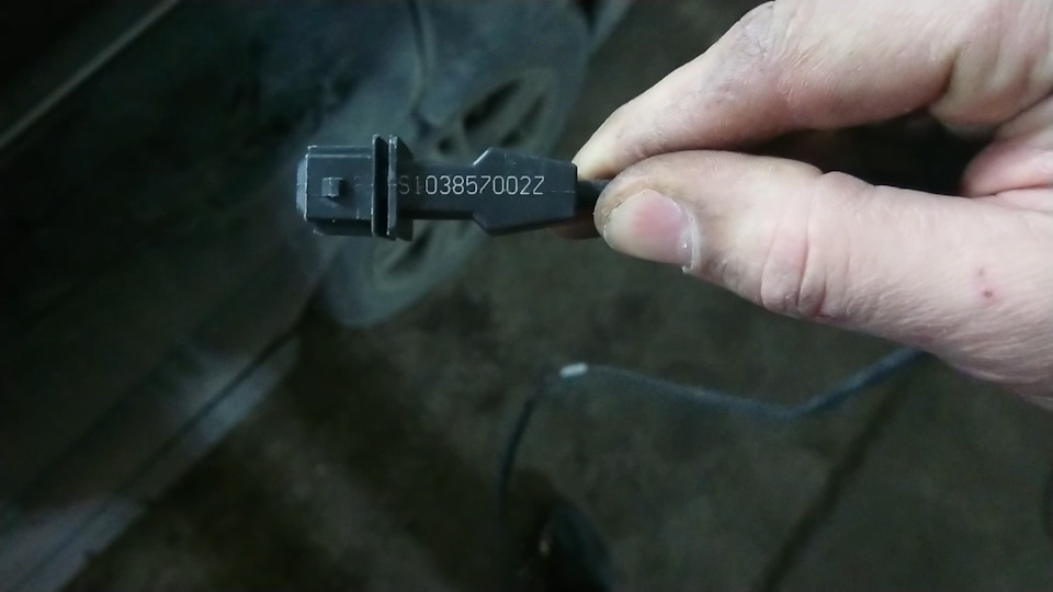 Замена датчика коленвала (ДПКВ) — Opel Vectra B, 2 л, 2000 года ...