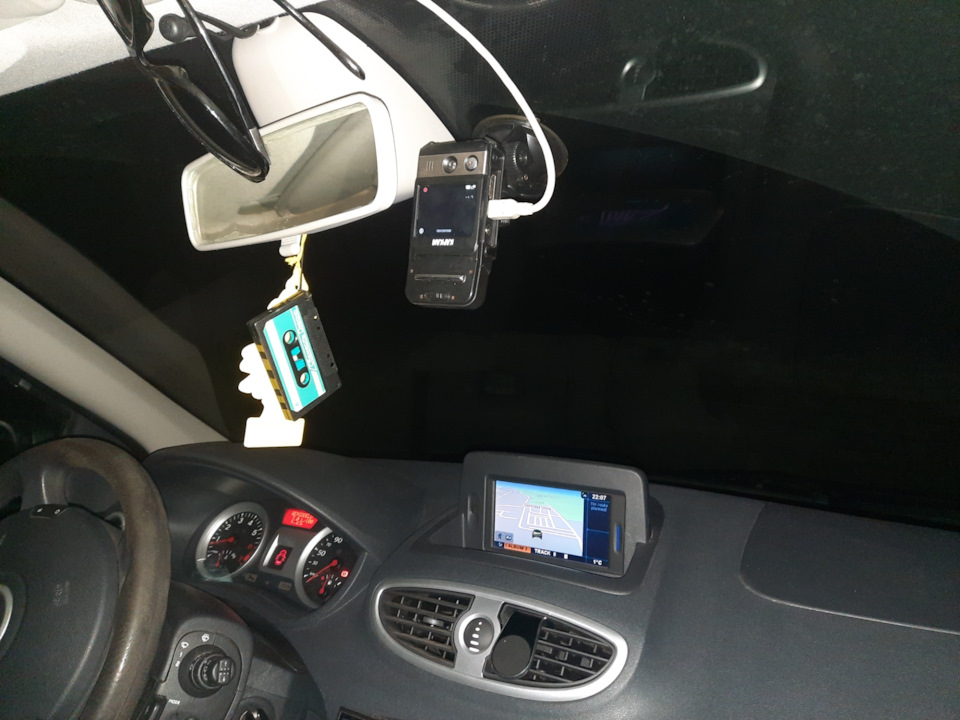 Питание от регистратора от плафона — Renault Clio III, 1,2 л, 2010 года ...