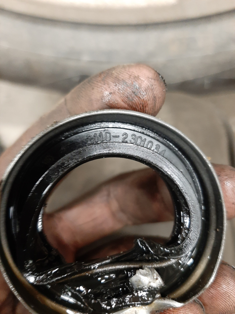 Замена сальника ступицы заднего правого — Chevrolet Niva, 1,7 л, 2004 ...