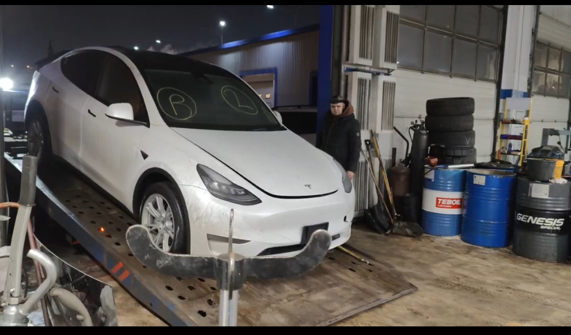 Нужные вещи для багажника авто. Инструмент в машине в багажнике. Обязательного машины. Гостехосмотр автомобиля. Советы начинающим автомобилистам.