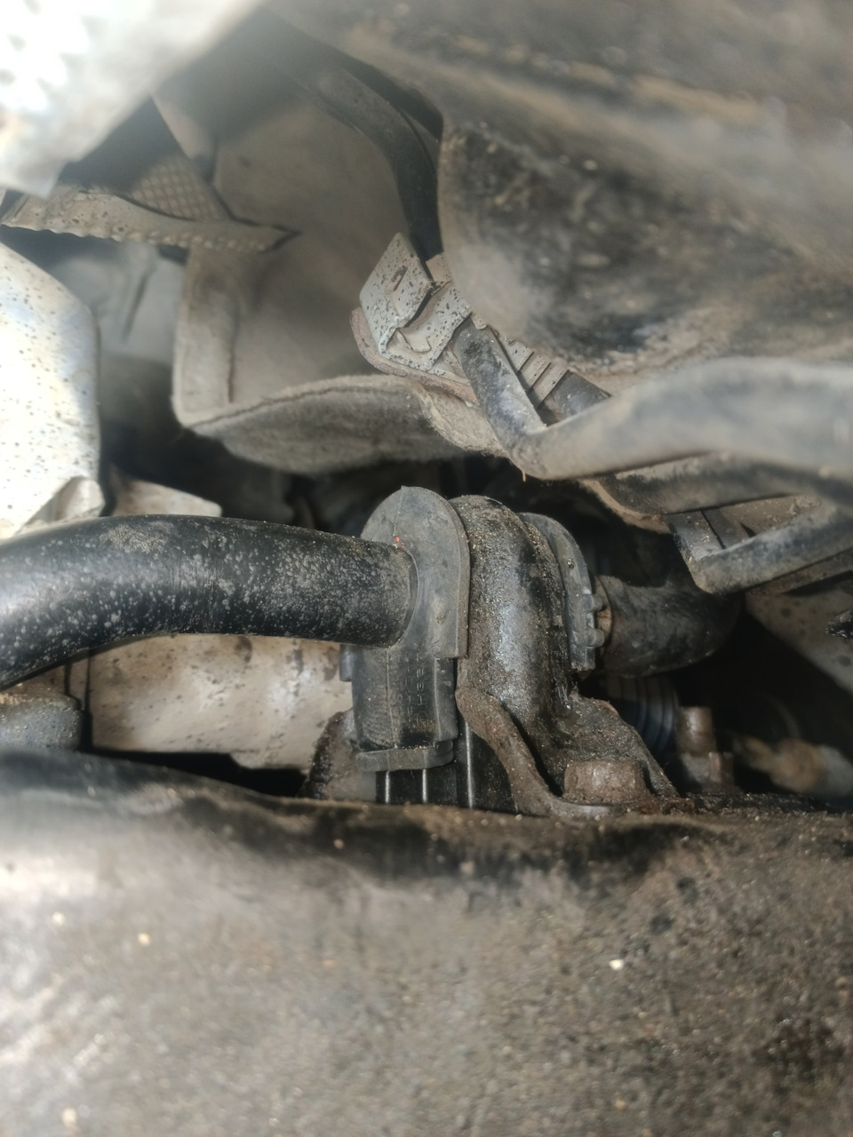 Вторая втулка тоже на месте — Nissan Qashqai (1G)