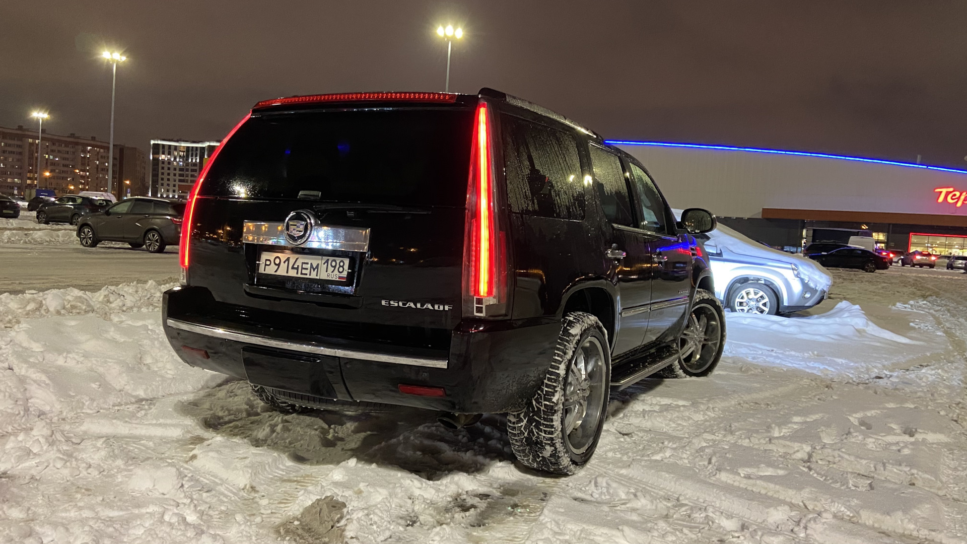 Cadillac Escalade (3G) 6.2 бензиновый 2008 | Черный Папин Танк на DRIVE2