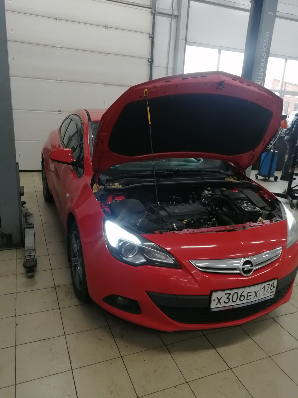 Очередная замена масла, плюс замена тормозной жидкости. — Opel Astra J GTC,  1,4 л, 2012 года | плановое ТО | DRIVE2