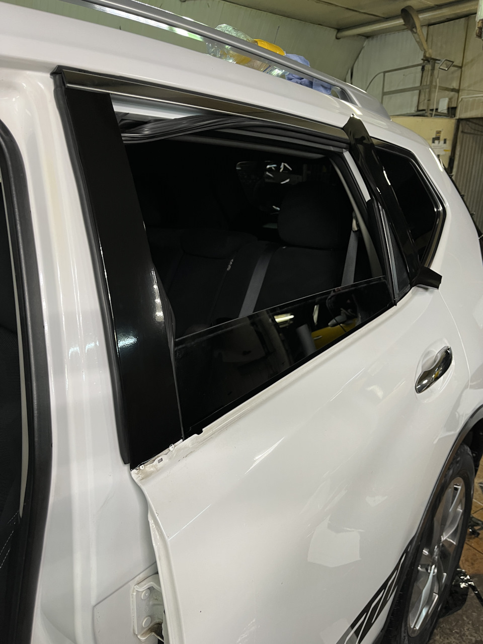 В процессе оклейки — Nissan X-Trail III (t32)