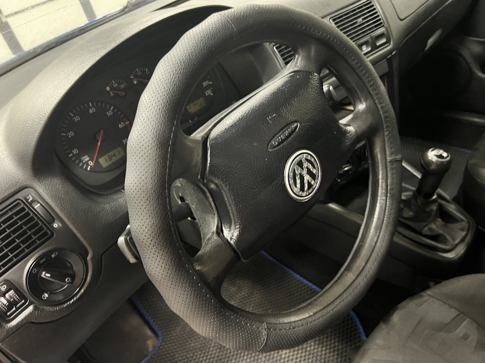 Руль — Volkswagen Golf Mk4, 1,4 л, 1998 года | тюнинг | DRIVE2