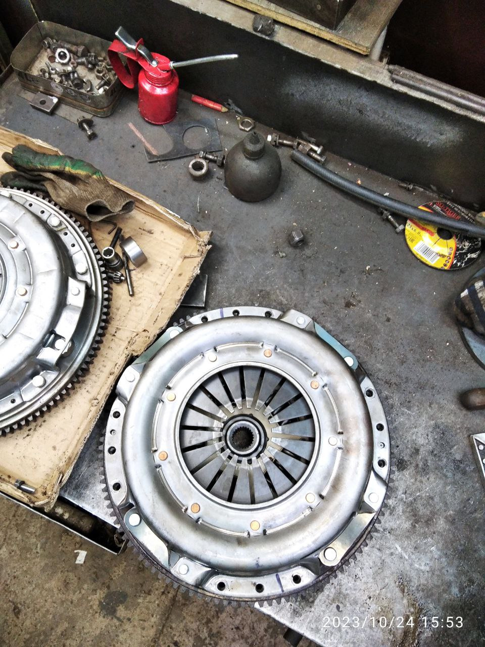 Как выглядит сцепление Ниссан Атлас (275 мм) на маховике Газель Некст ...