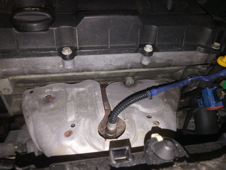 Запотевание клапанной крышки — Citroen C4 (1G), 1,6 л, 2007 года ...