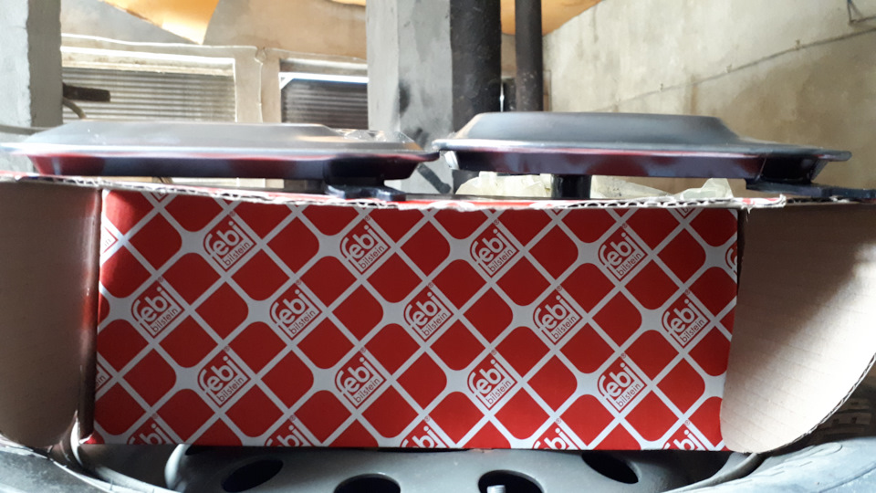 слева фильтр для низкого поддона, справа для WAG — BMW 5 series (E39)