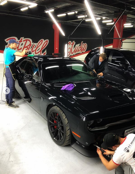 Платинум гараж спб. Дизайн студии автотюнинга. Xc70 синяя тюнингованная спб. Помещение для автотюнинга. Тюнинг студия.