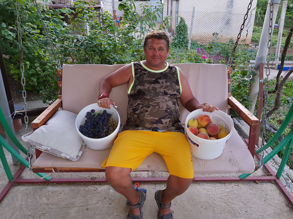 Прокатились по трём тётушкам моим, которые в Крыму живут, все хотели угостить… — Nissan NP300