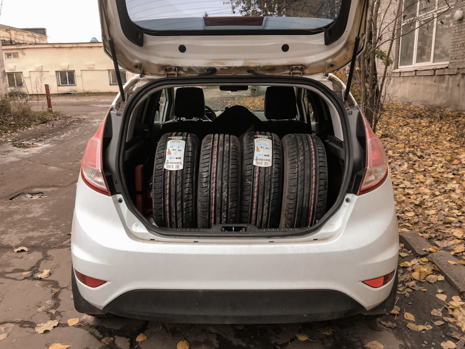 Ноябрь — время покупки летних шин — Ford Fiesta (Mk VI), 1,6 л, 2015 ...