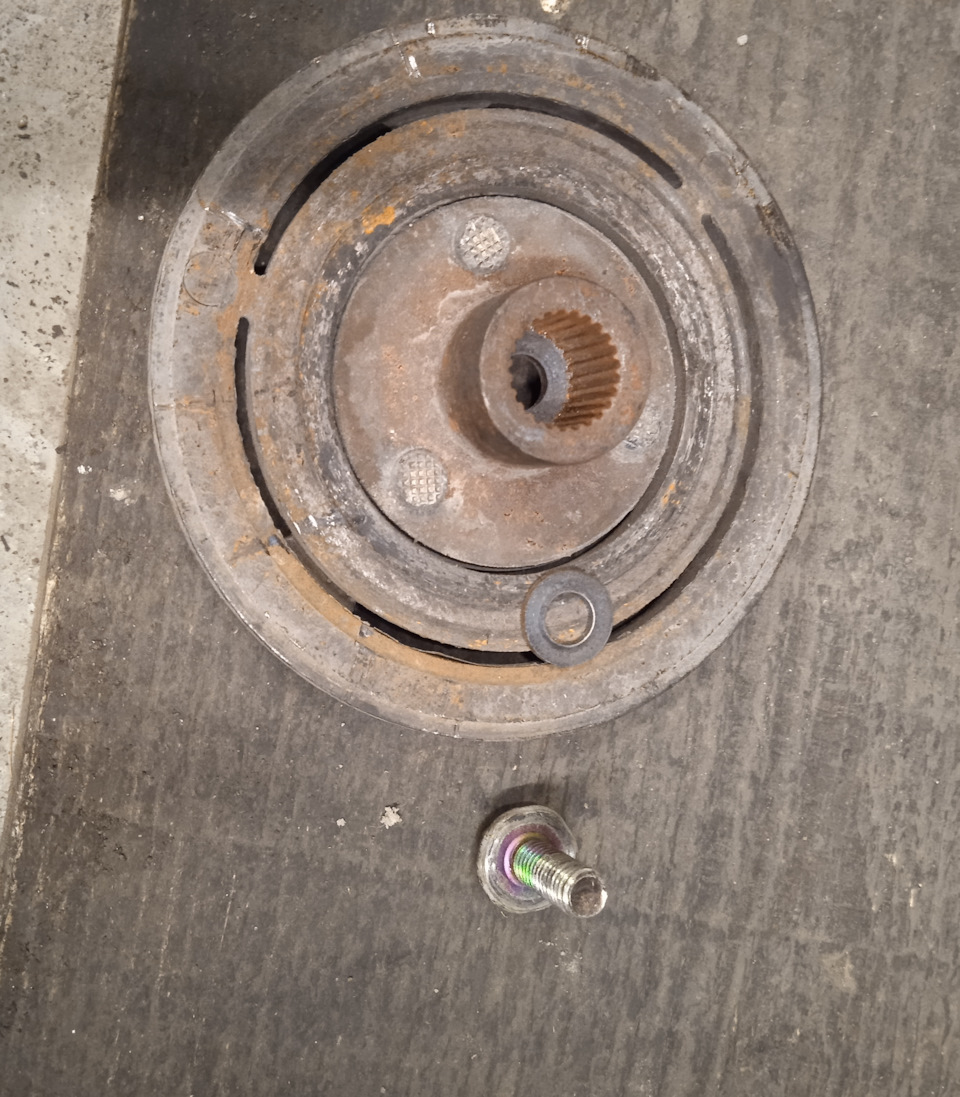 замена подшипника муфты кондиционера 1zz-fe — Toyota Corolla Verso, 1,8 ...