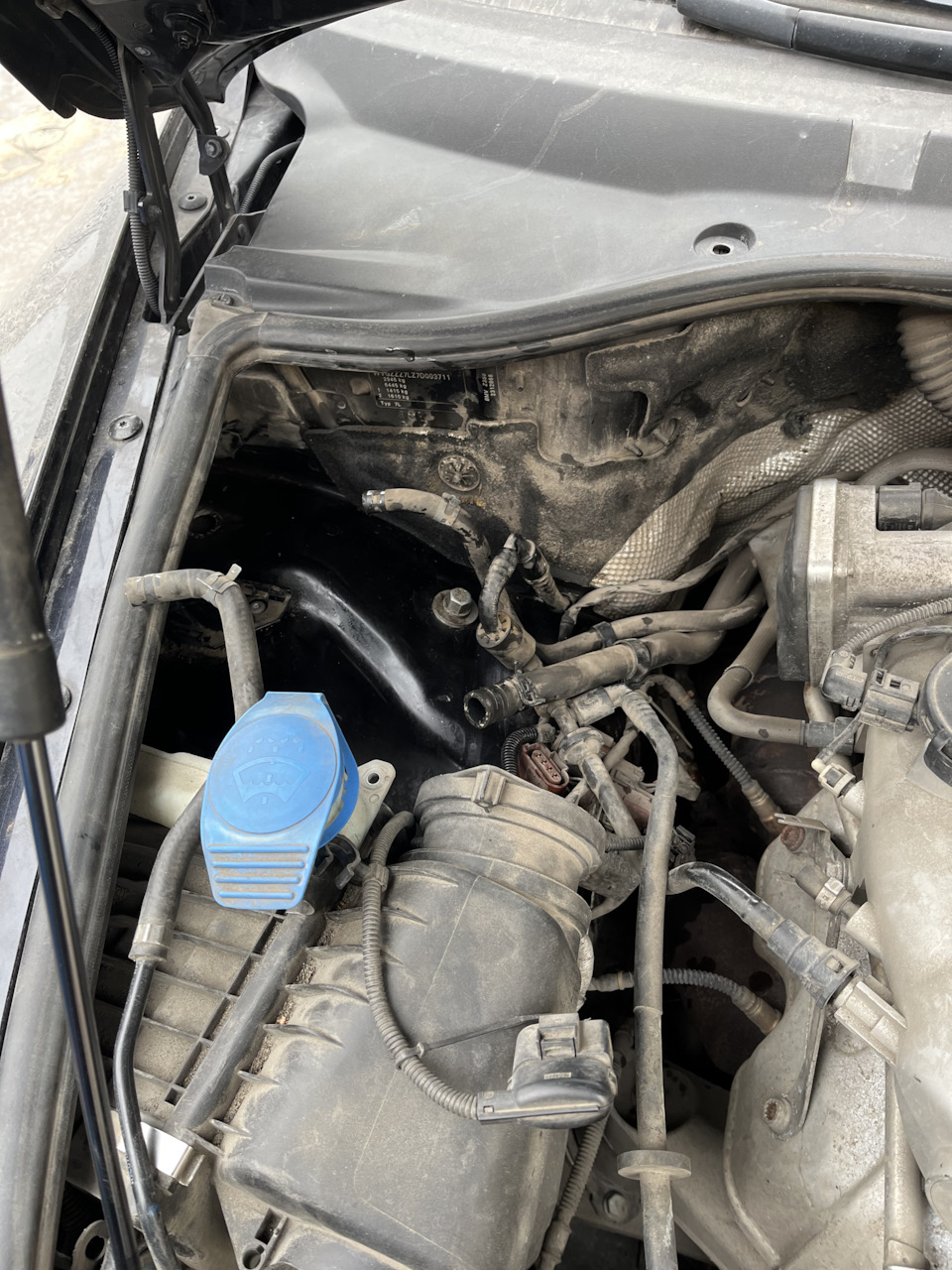 Потек расширительный бачок Tuareg 1 — Volkswagen Touareg (1G), 3,2 л ...