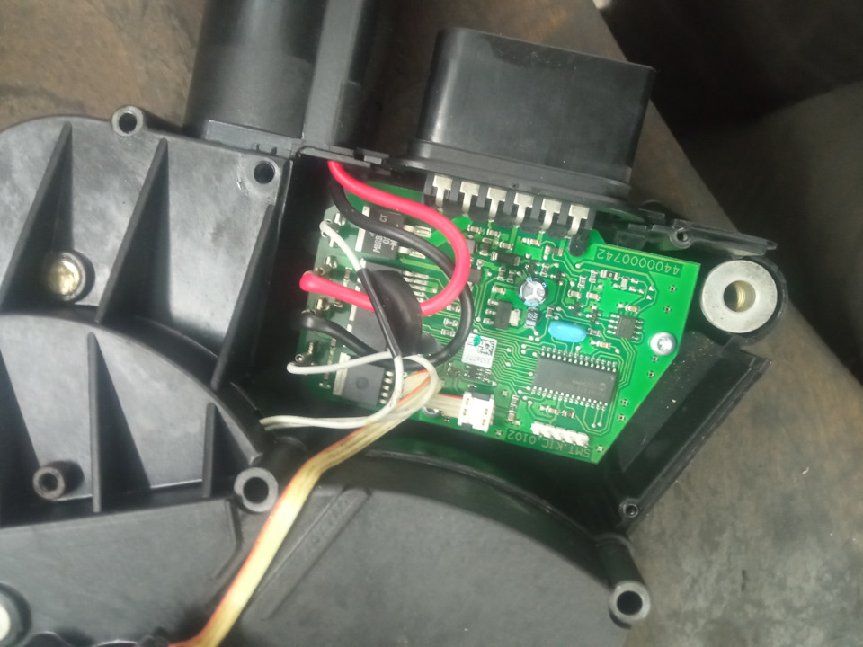 Электропривод и дожим багажника — Audi A8 (D3), 4,2 л, 2003 года ...