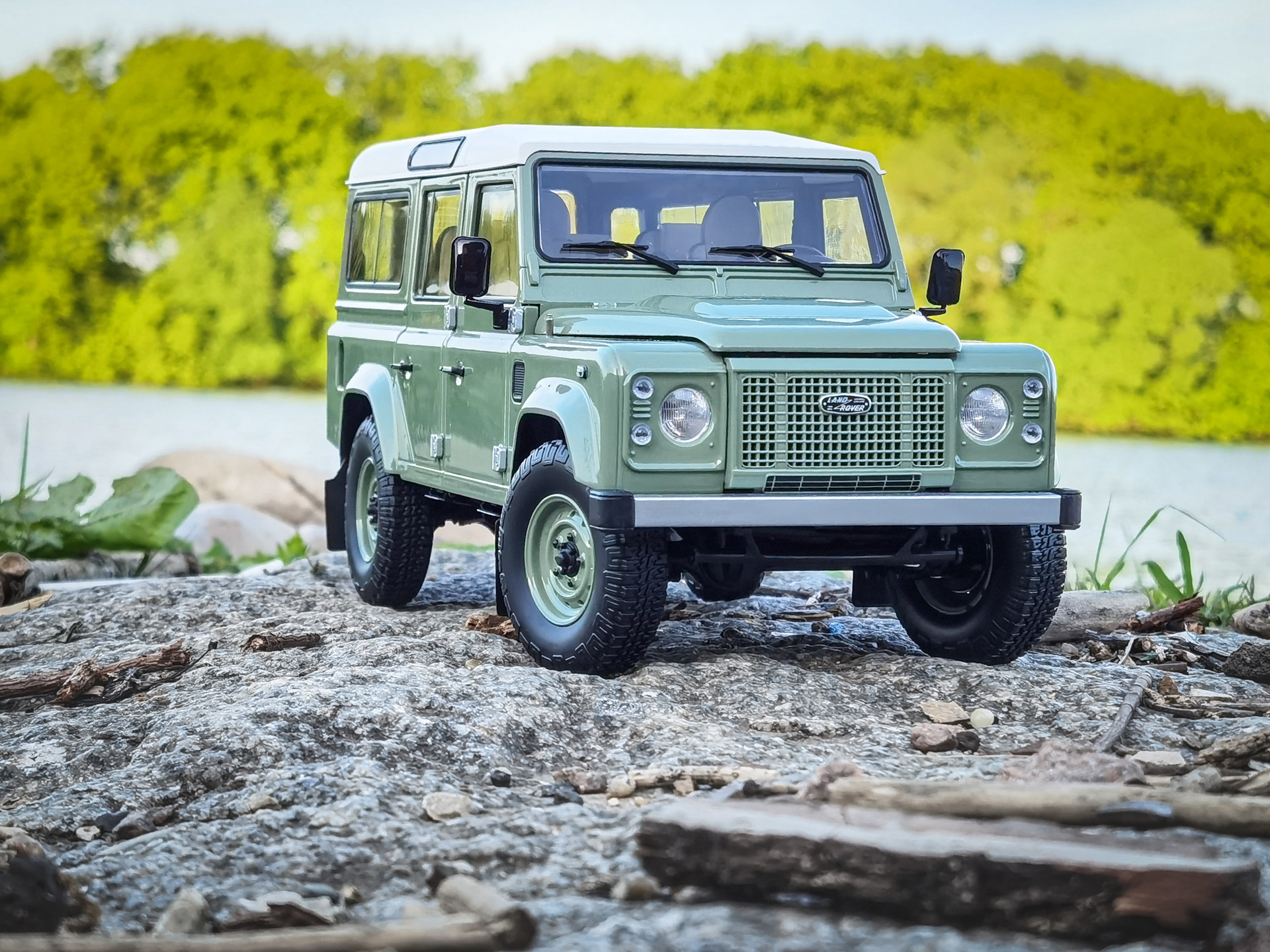 Land Rover Defender 1972 пустыня