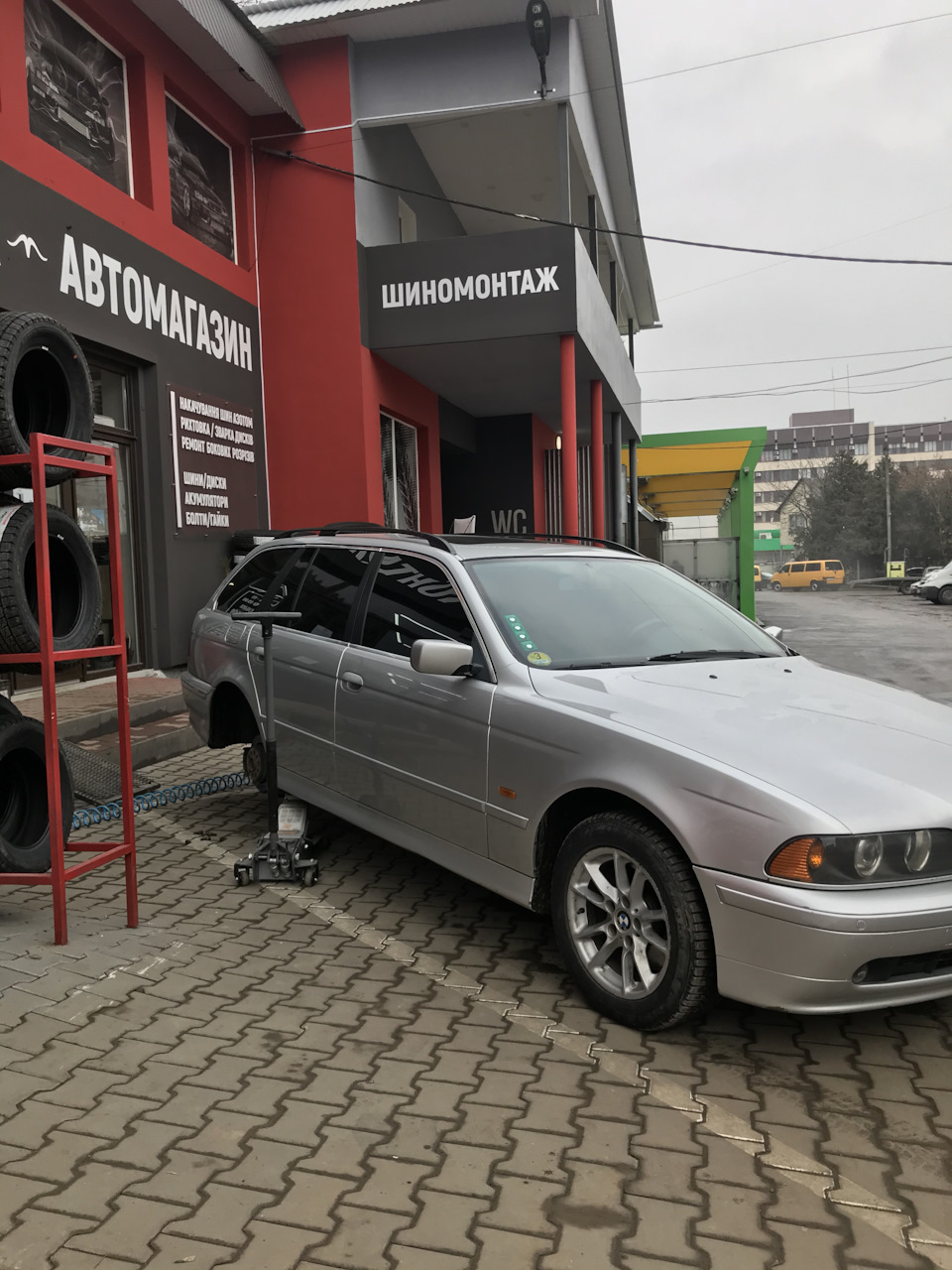 Проблема с разным профилем колёс, машина сама подымает обороты до отсечки —  BMW 5 series Touring (E39), 3 л, 2001 года | поломка | DRIVE2