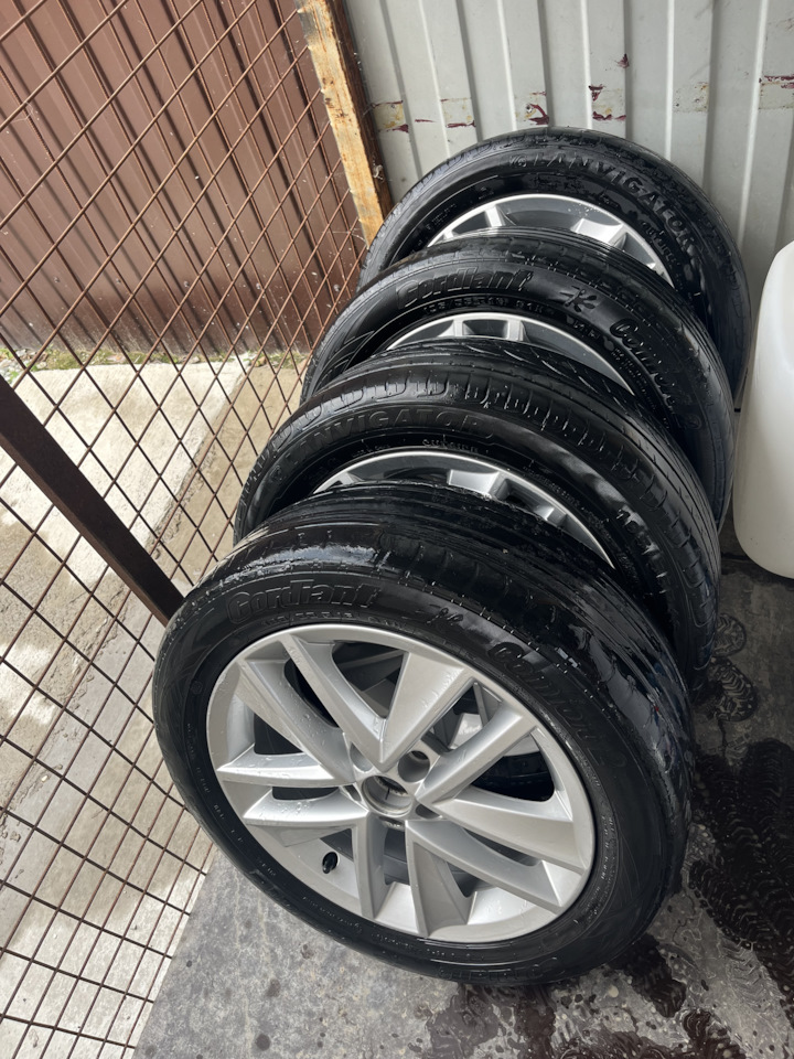 Шины летние Nexen 195/55 R16, литые диски Skoda 6Jx16 ET-40 5x100 на ...