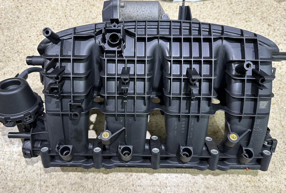 Подсос воздуха впускного коллектора — Audi A5 (1G), 1,8 л, 2012 года ...