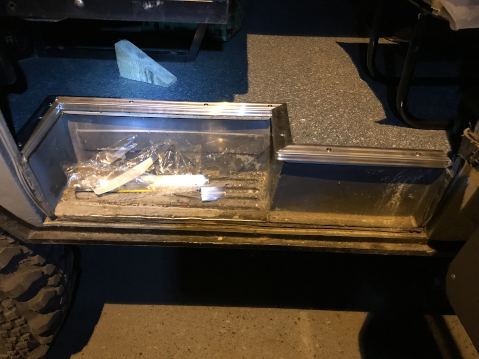 Салон буханки. Часть 3 ( покрытие пола) — УАЗ 452, 2,7 л., 2012 года ...