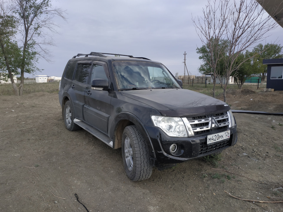 Утро заправка на въезде в Атырау — Mitsubishi Pajero (4G)