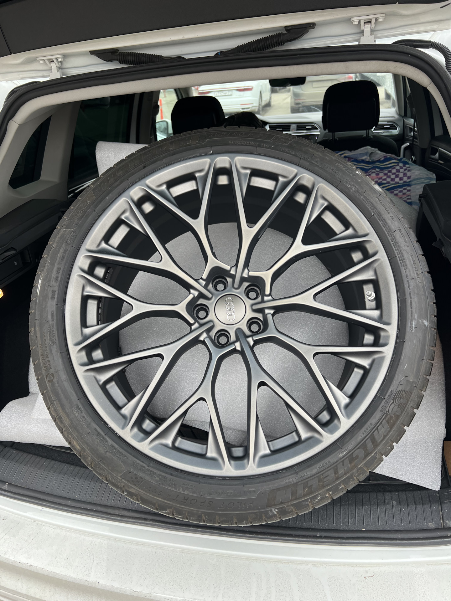 Лето на месте — Audi Q5 (2G), 2 л, 2018 года | колёсные диски | DRIVE2