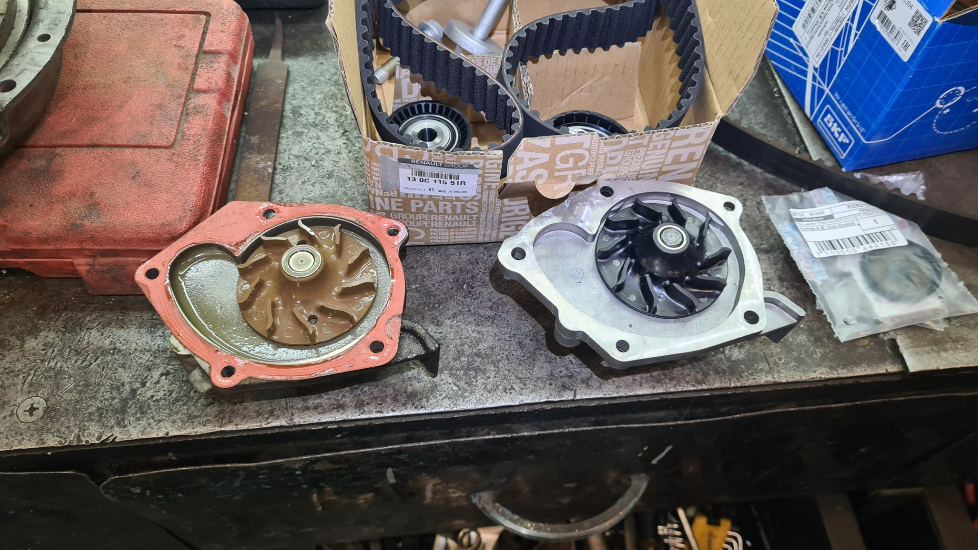 Замена ремня грм — Renault Duster (1G), 2 л, 2013 года | плановое ТО ...