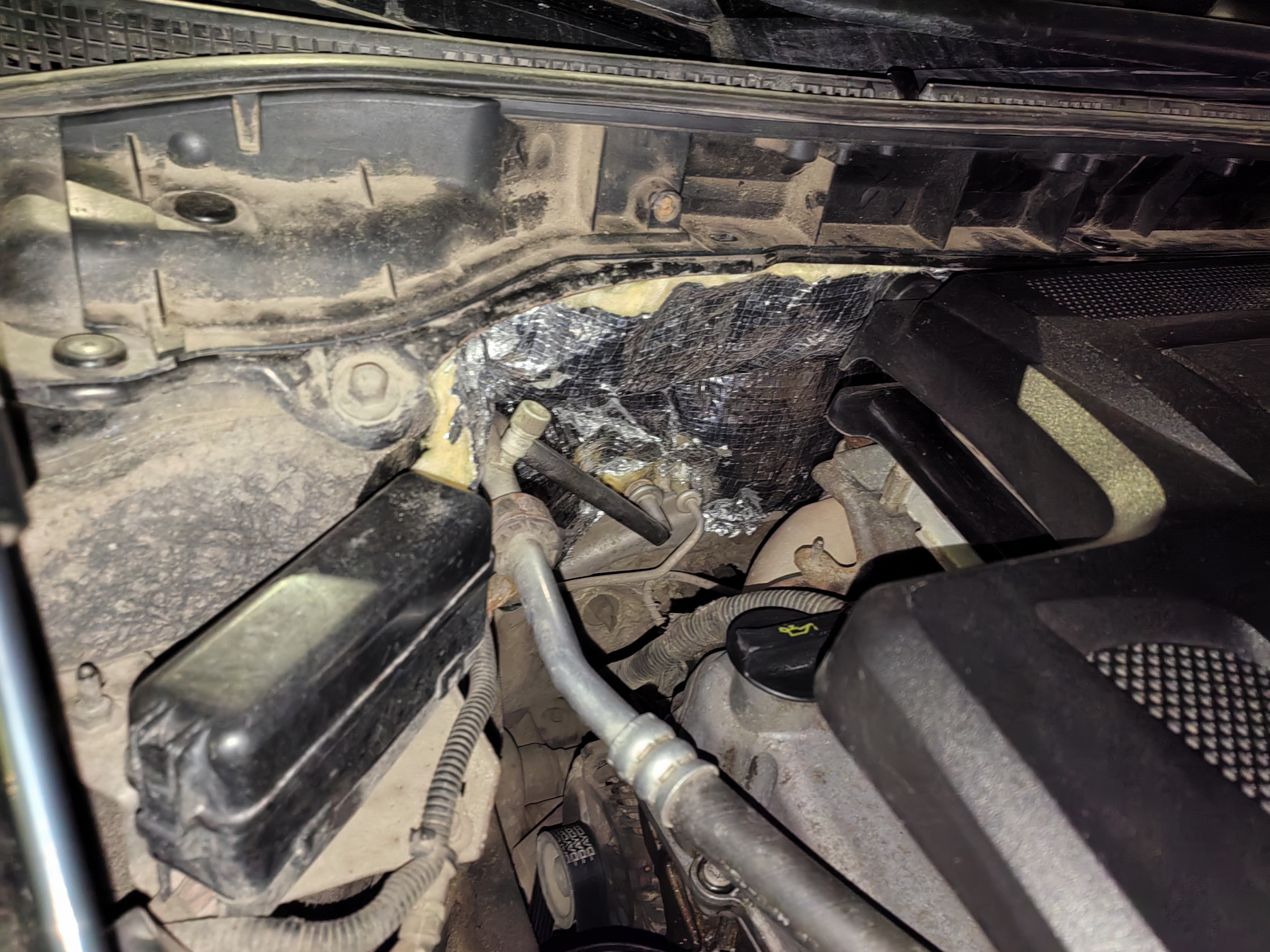 Утеплитель моторного отсека — Mazda CX-7, 2,3 л, 2011 года | своими ...