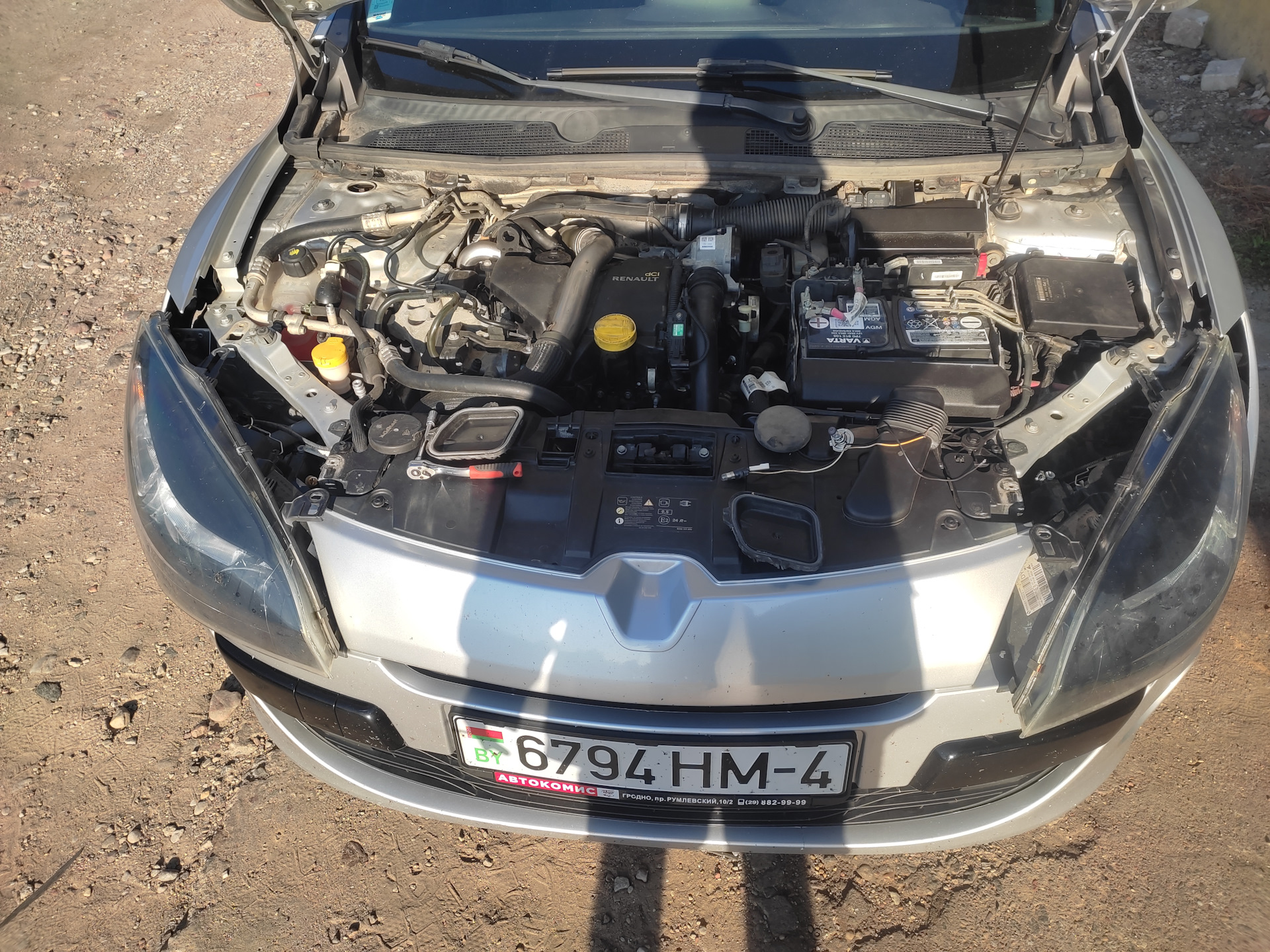 Замена лампочек ближнего света и дневного света. — Renault Megane III, 1,5  л, 2011 года | расходники | DRIVE2