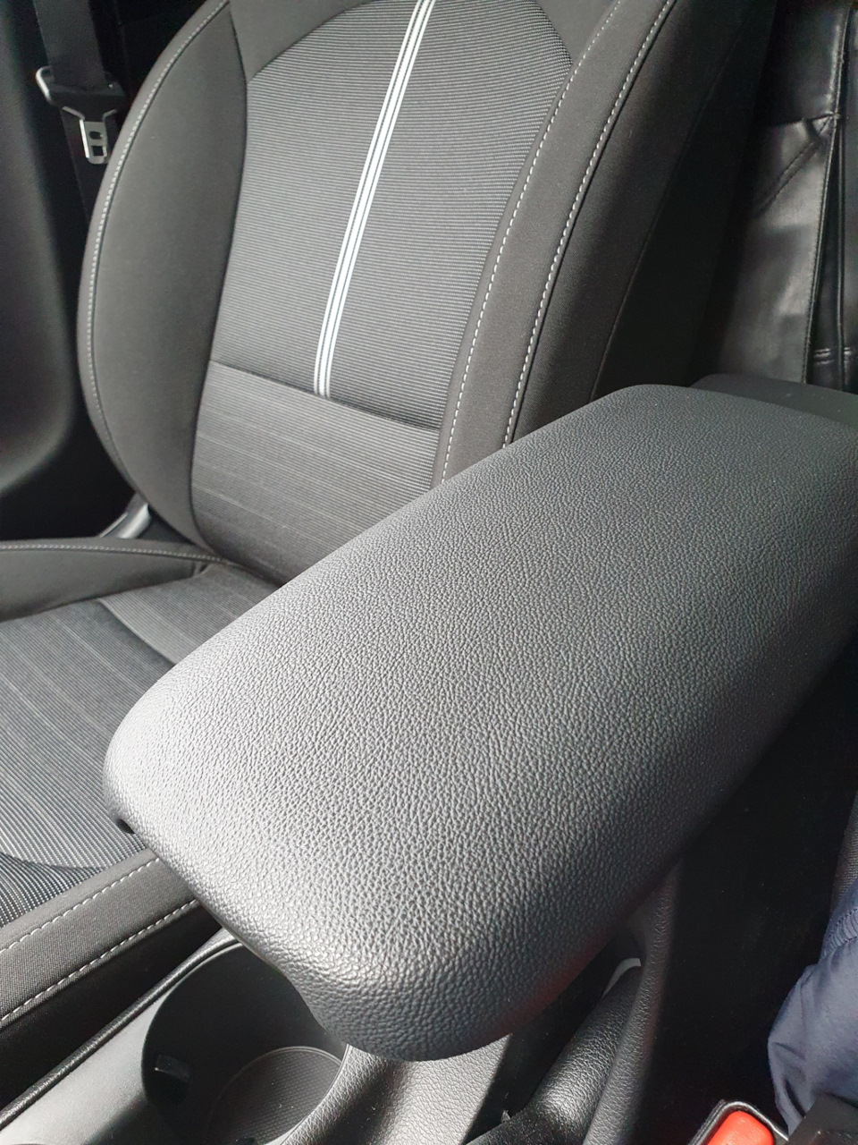 Подлокотник — KIA Cerato (4G), 2 л, 2020 года | аксессуары | DRIVE2