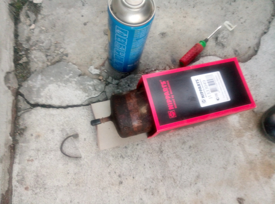 Заменил сетку в бензонасосе — Ford Escape (1G), 2,3 л, 2005 года ...