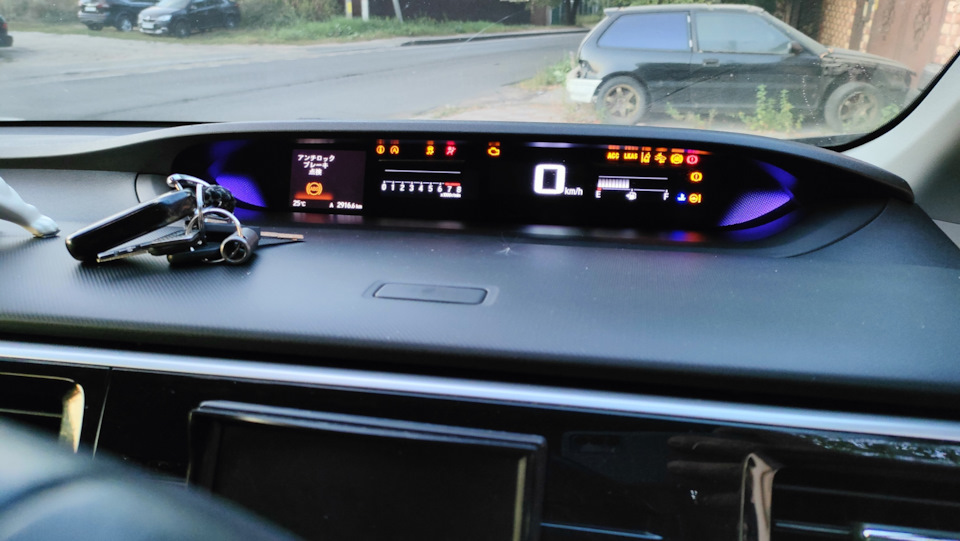 Старая прошивка удалена, а новая еще не встала — не дай Бог такое увидеть еще раз где-нибудь на дороге. — Honda Stepwgn (5G)