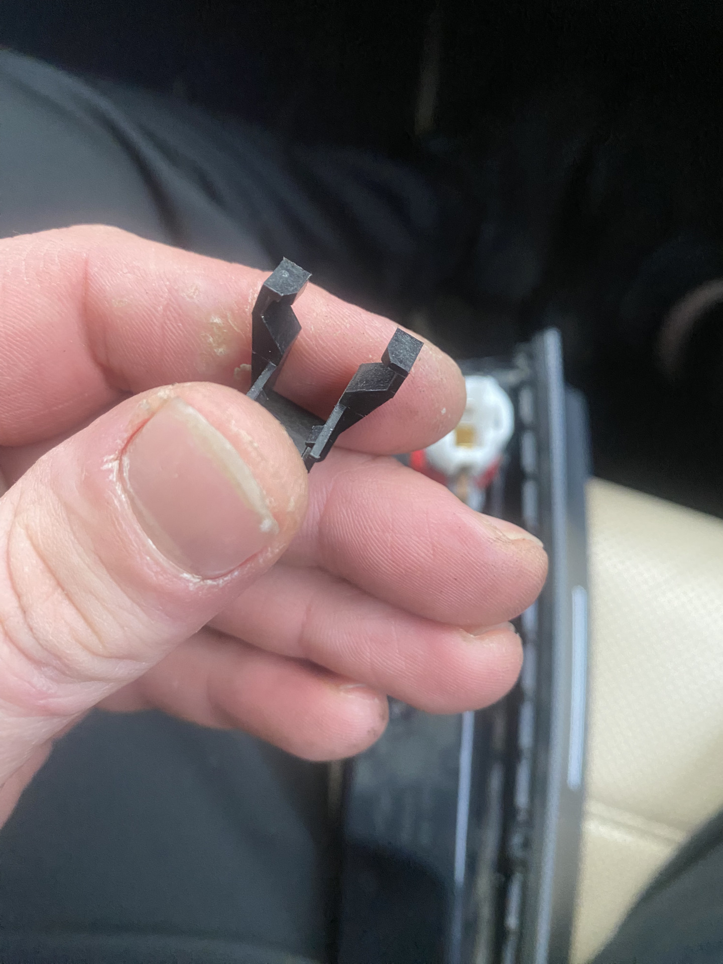 Замена лампочки в пепельнице — Volkswagen Touareg (2G), 3 л, 2014 года ...