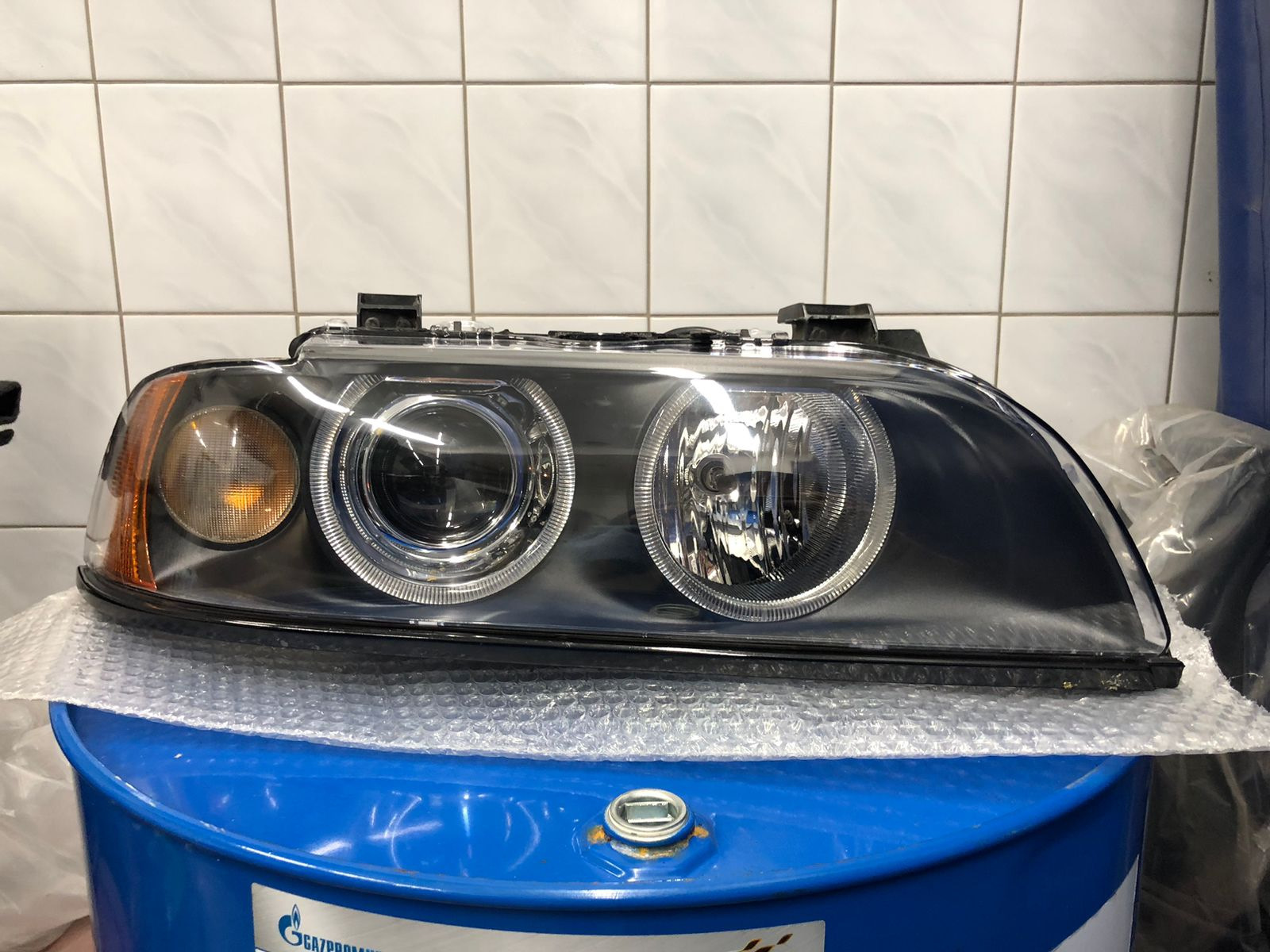Замена стёкол передних фар, замена стёкол птф — BMW 5 series (E39), 2,5 ...