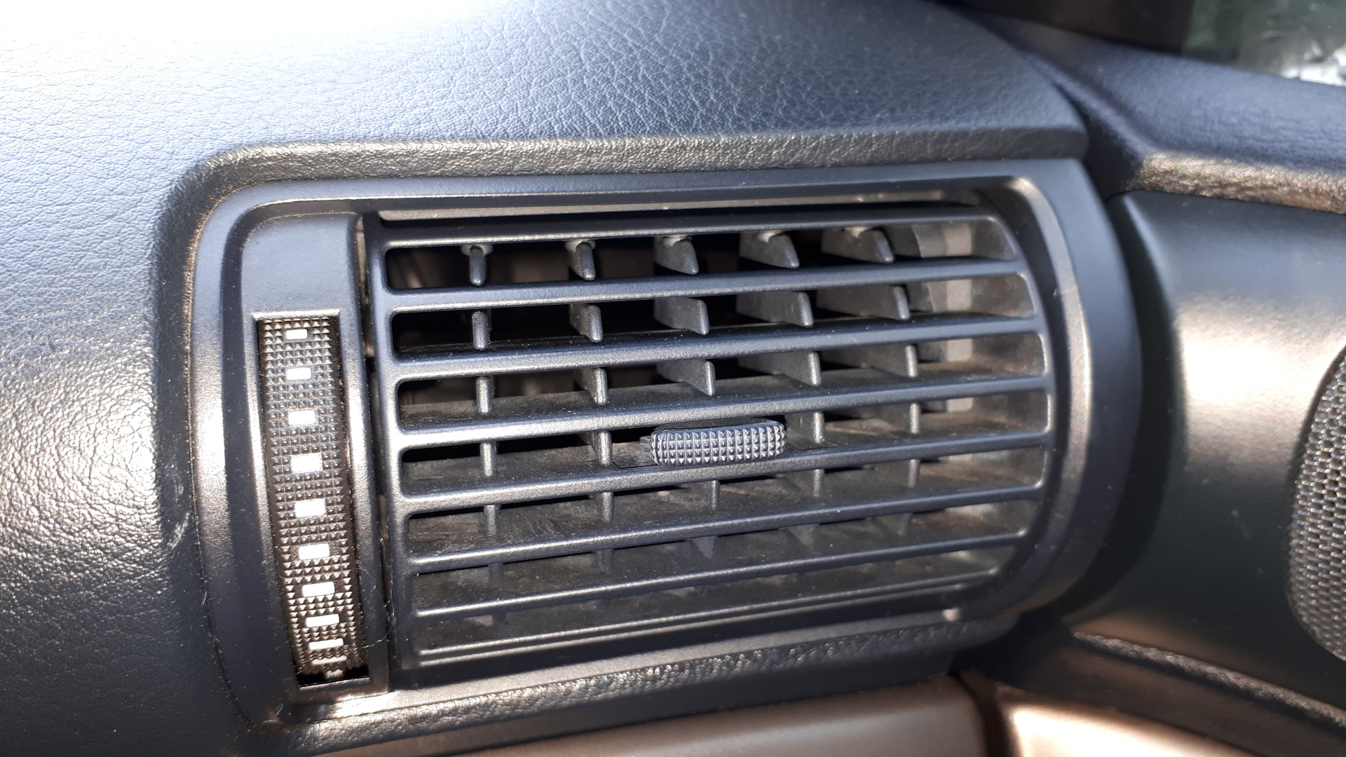Дефлекторы салона — Audi A4 (B5), 1,8 л, 2001 года | своими руками | DRIVE2