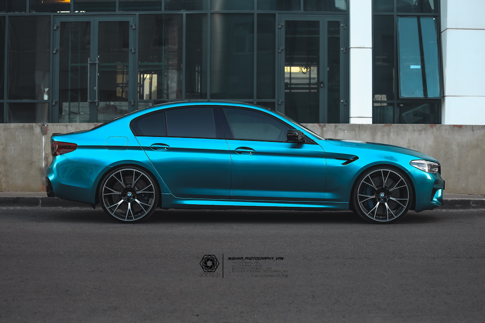 Уговорили на несколько фотографий — Bmw M5 F90 4 4 л 2018 года