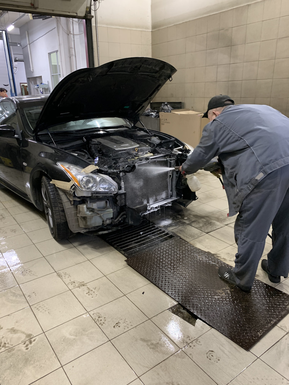 Мойка радиатора автомобиля без снятия. 0 дизель. Мойка радиатора rav4 xa50. Мойка радиатора охлаждения. Мойка радиаторов туарег 3,2.