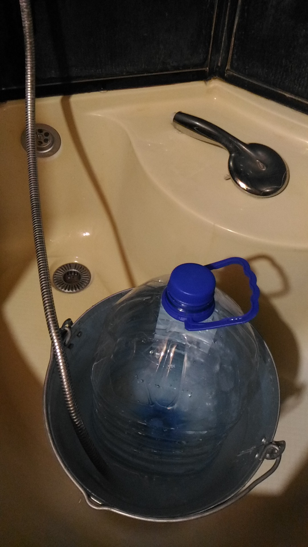 Замена антифриза с двухэтапной промывкой Lavr LN1106. — Lada Гранта, 1 ...