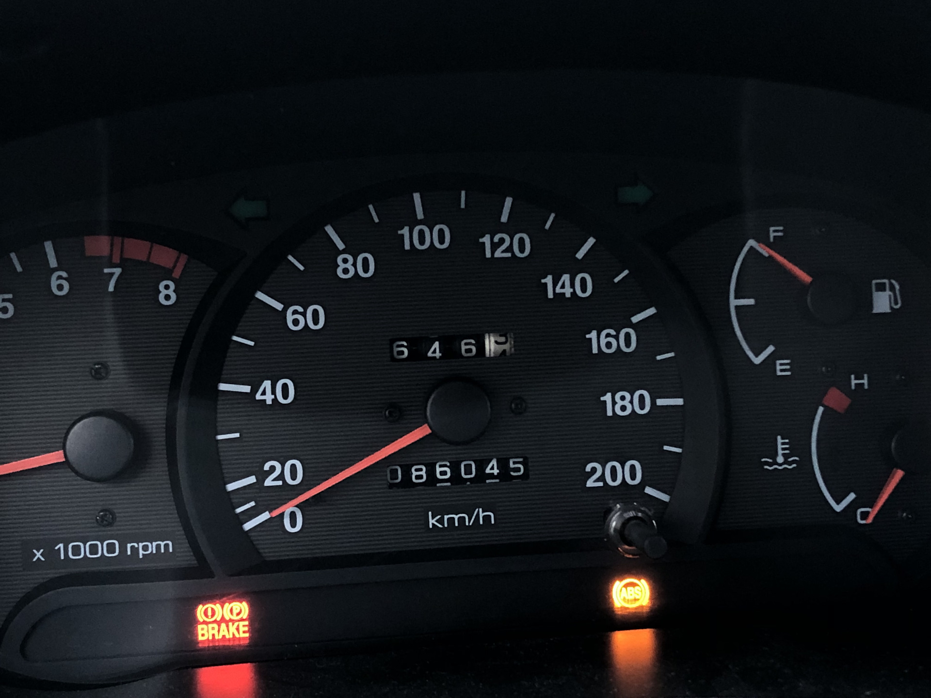 Лампочка brake хендай акцент. Королла горит ручник. Хендай акцент горит ручник. Getz 1. Заводишь hyundai accent и через несколько минут загорается лампочка ручника.